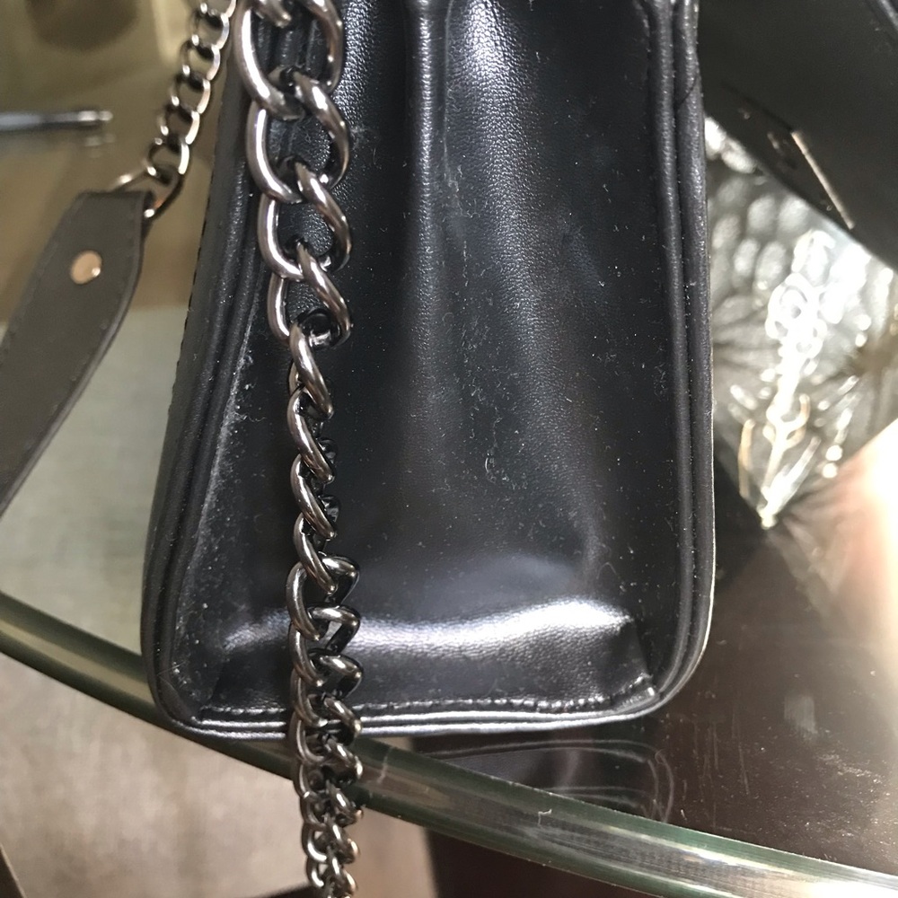 Designer look black quilted handbag with chain strap. - Picture 7 of 7
